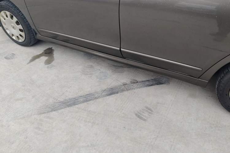 Used Nissan Sylphy 2012 Classic 1.6XE Manual Comfort Edition Left Side Sill