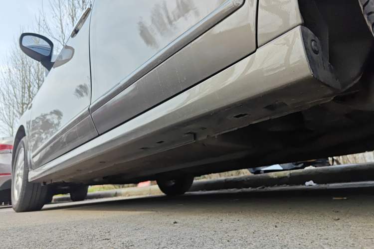 Used Nissan Sylphy 2012 Classic 1.6XE Automatic Comfort Edition Left Side Sill