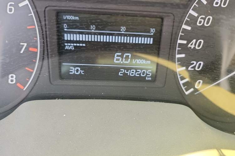 Used Nissan Sylphy 2012 1.6 XL Manual Luxury Edition Odometer Close Up