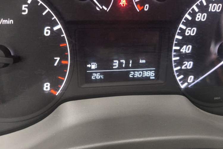 Used Nissan Sylphy 2012 1.6 XL Manual Luxury Edition Odometer Close Up