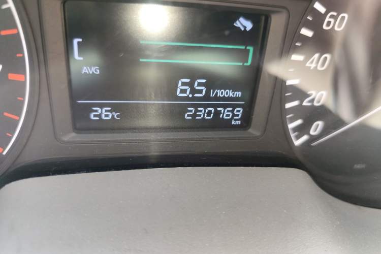 Used Nissan Sylphy 2012 1.6 XL Manual Luxury Edition Odometer Close Up