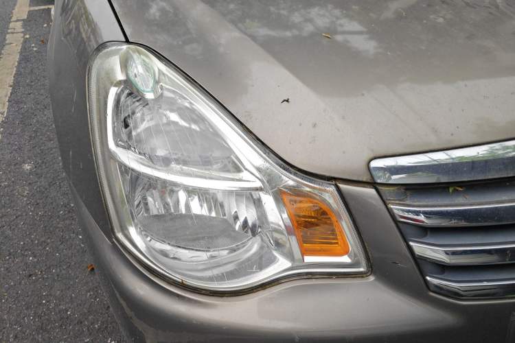 Used Nissan Sylphy 2012 Classic 1.6XE Manual Comfort Edition Right Front Headlight