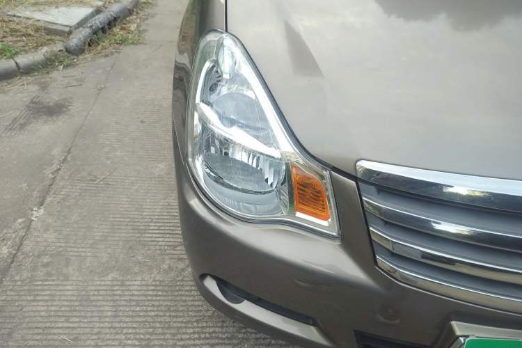 Used Nissan Sylphy 2012 Classic 1.6XE Manual Comfort Edition Right Front Headlight