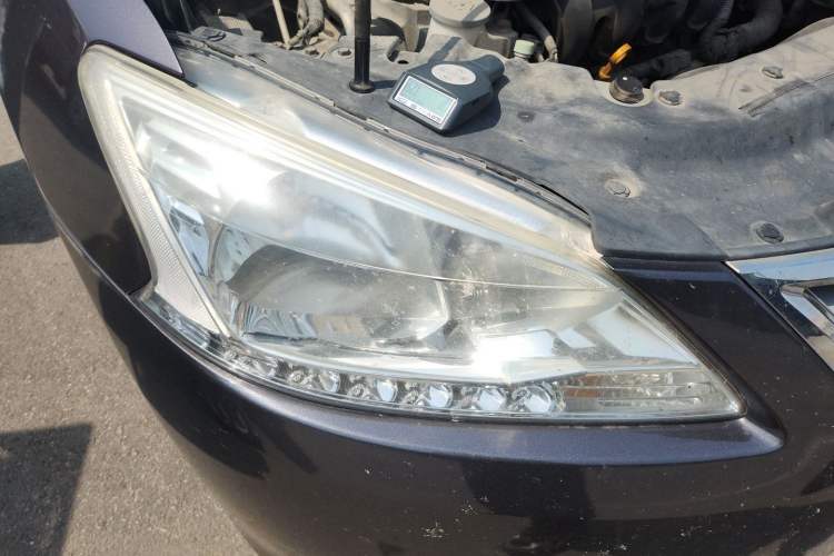 Used Nissan Sylphy 2012 1.6 XL Manual Luxury Edition Right Front Headlight