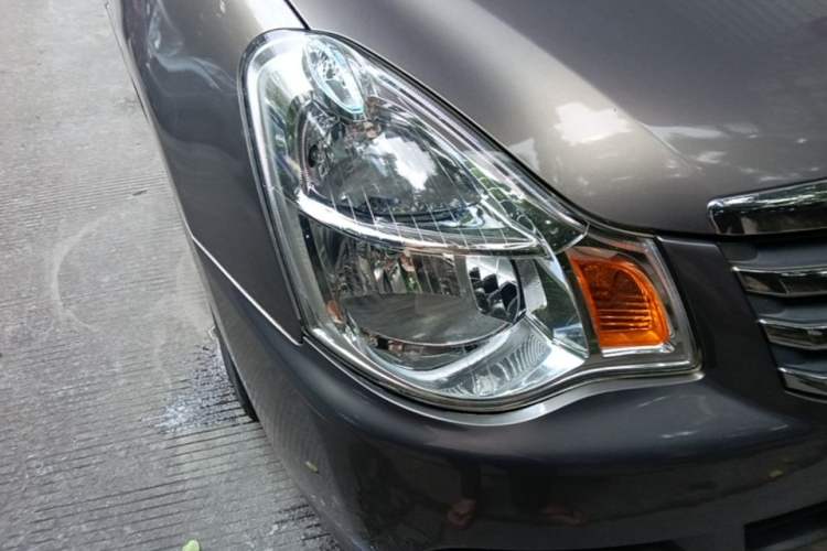 Used Nissan Sylphy 2012 Classic 1.6XE Manual Comfort Edition Right Front Headlight