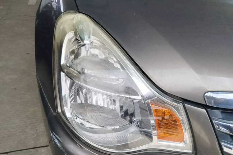 Used Nissan Sylphy 2012 Classic 1.6XE Manual Comfort Edition Right Front Headlight