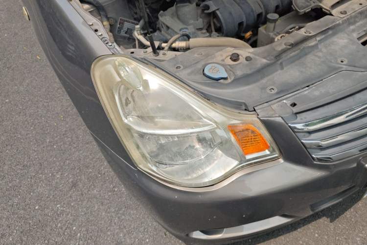 Used Nissan Sylphy 2012 Classic 1.6XE Manual Comfort Edition Right Front Headlight