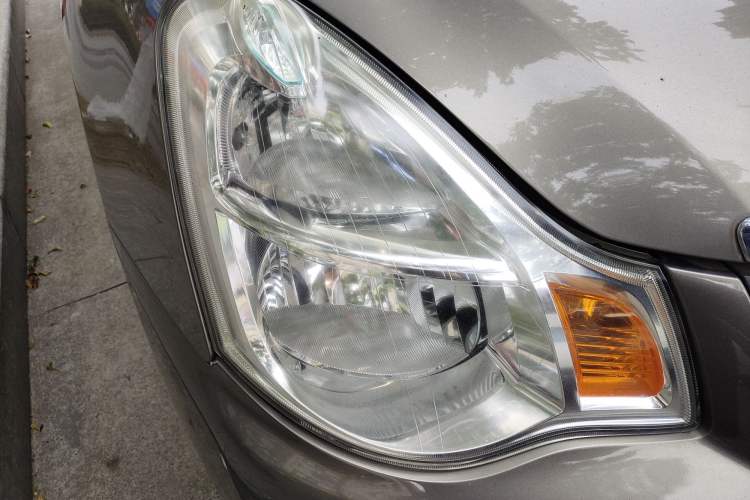 Used Nissan Sylphy 2012 Classic 1.6XE Manual Comfort Edition Right Front Headlight
