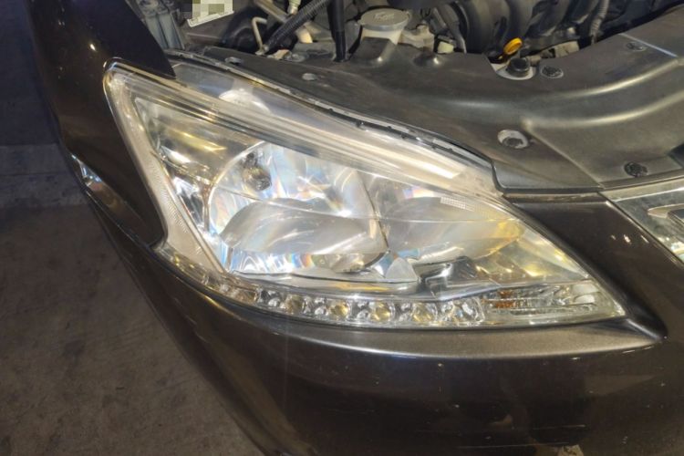 Used Nissan Sylphy 2012 1.6XE CVT Comfort Edition Right Front Headlight