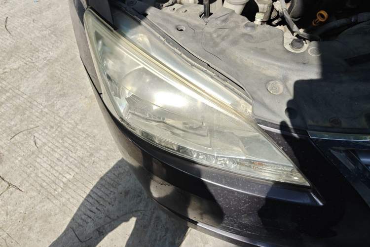 Used Nissan Sylphy 2012 1.6 XL Manual Luxury Edition Right Front Headlight