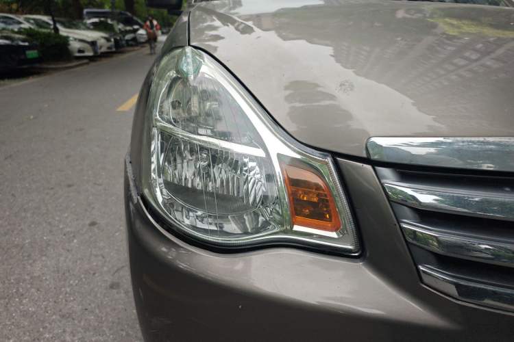 Used Nissan Sylphy 2012 Classic 1.6XE Manual Comfort Edition Right Front Headlight
