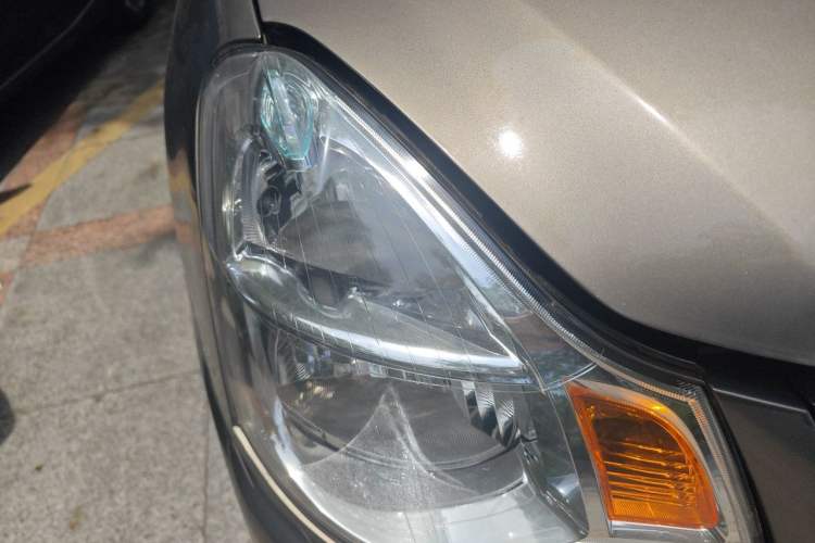 Used Nissan Sylphy 2012 Classic 1.6XE Automatic Comfort Edition Right Front Headlight