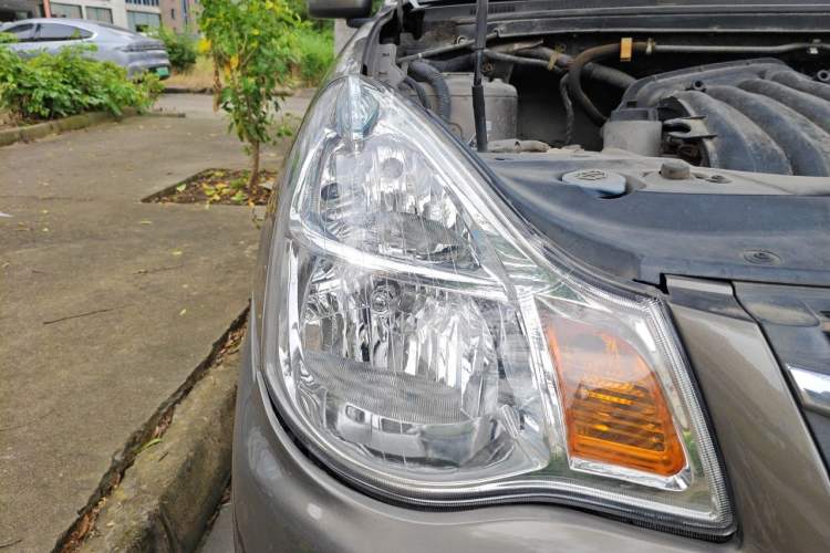 Used Nissan Sylphy 2012 Classic 1.6XE Automatic Comfort Edition Right Front Headlight