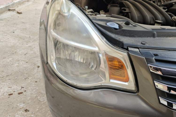Used Nissan Sylphy 2012 Classic 1.6XE Manual Comfort Edition Right Front Headlight