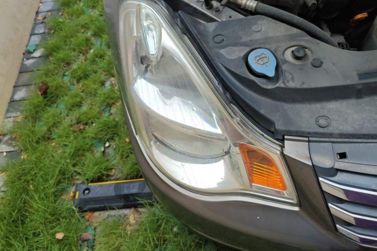 Used Nissan Sylphy 2012 Classic 1.6XE Automatic Comfort Edition Right Front Headlight