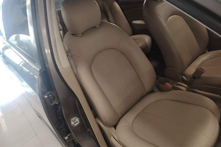 Used Nissan Sylphy 2012 Classic 1.6XE Automatic Comfort Edition Right Front Seat