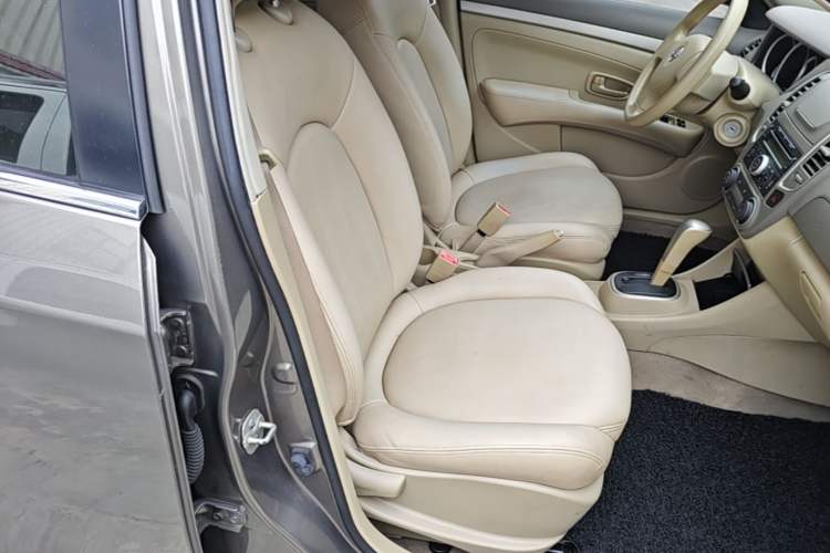 Used Nissan Sylphy 2012 Classic 1.6XE Automatic Comfort Edition Right Front Seat