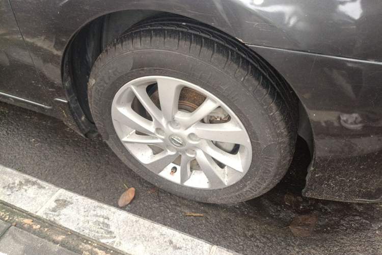 Used Nissan Sylphy 2012 1.6 XL CVT Luxury Edition Right Front Wheel Hub