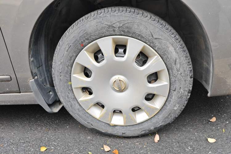 Used Nissan Sylphy 2012 Classic 1.6XE Manual Comfort Edition Right Front Wheel Hub