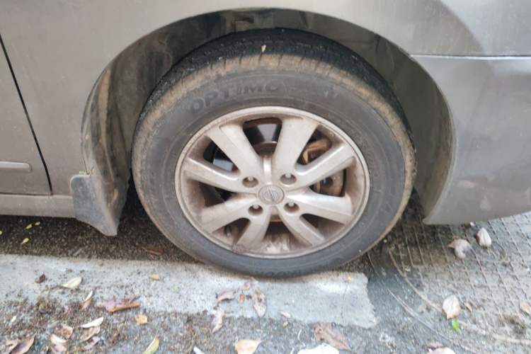 Used Nissan Sylphy 2012 Classic 1.6 XL Automatic Luxury Edition Right Front Wheel Hub