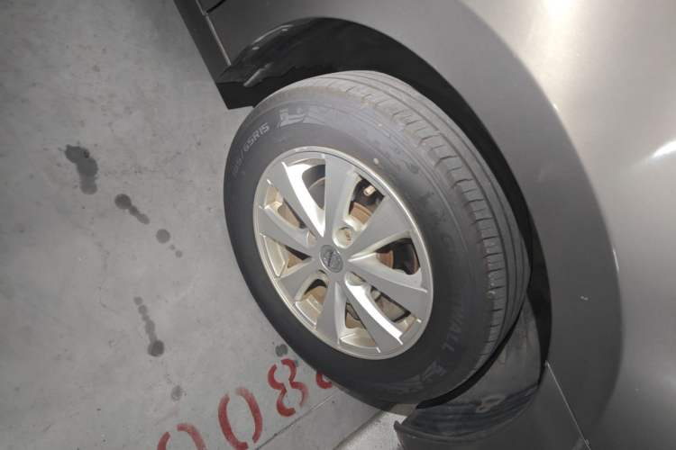 Used Nissan Sylphy 2012 Classic 1.6XE Manual Comfort Edition Right Front Wheel Hub