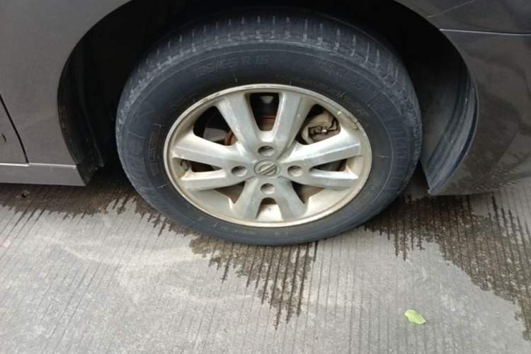 Used Nissan Sylphy 2012 Classic 1.6XE Manual Comfort Edition Right Front Wheel Hub