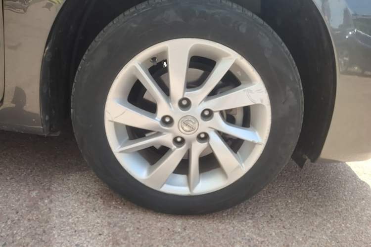 Used Nissan Sylphy 2012 1.6 XL Manual Luxury Edition Right Front Wheel Hub