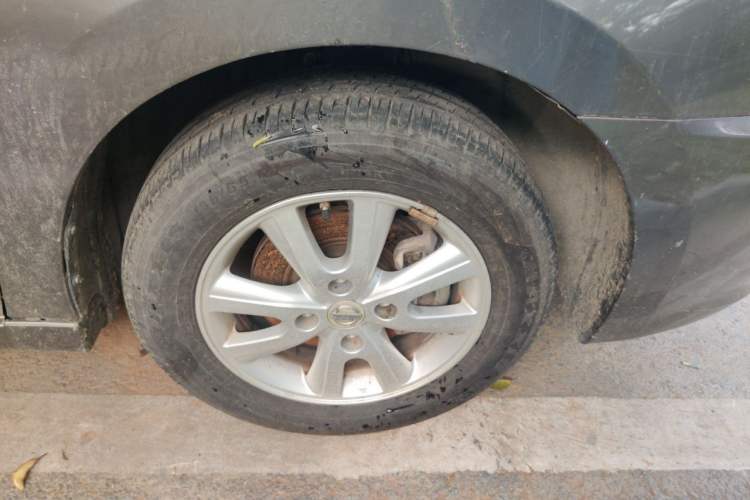 Used Nissan Sylphy 2012 Classic 1.6XE Manual Comfort Edition Right Front Wheel Hub