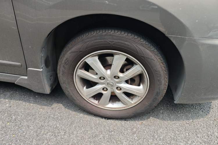 Used Nissan Sylphy 2012 Classic 1.6XE Manual Comfort Edition Right Front Wheel Hub