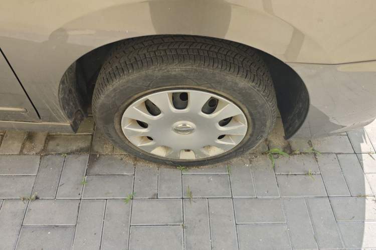 Used Nissan Sylphy 2012 Classic 1.6XE Manual Comfort Edition Right Front Wheel Hub