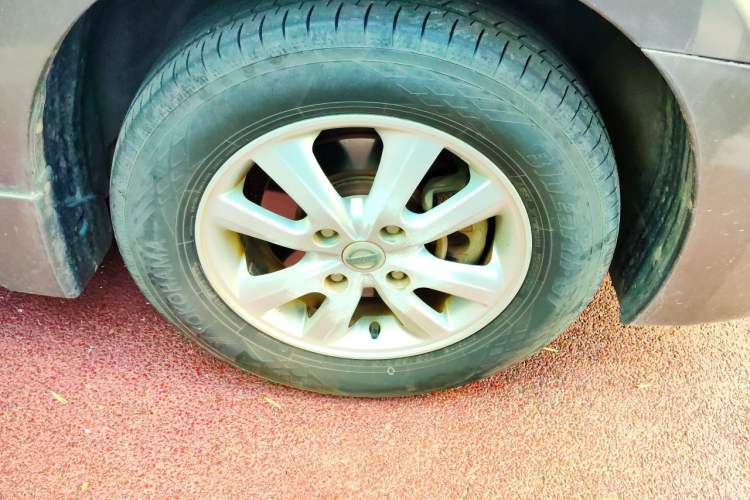 Used Nissan Sylphy 2012 Classic 1.6XE Manual Comfort Edition Right Front Wheel Hub