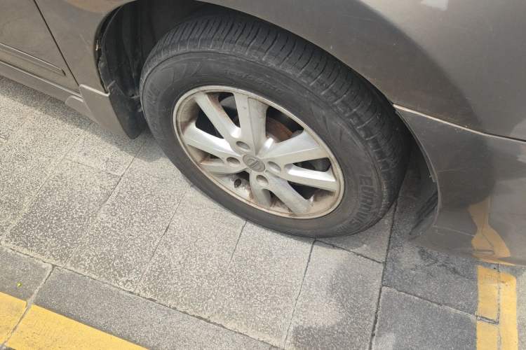 Used Nissan Sylphy 2012 Classic 1.6XE Automatic Comfort Edition Right Front Wheel Hub