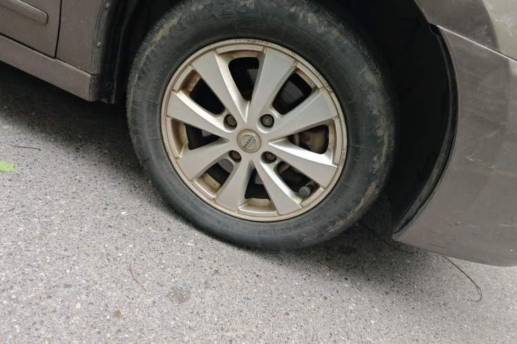 Used Nissan Sylphy 2012 Classic 1.6XE Manual Comfort Edition Right Front Wheel Hub