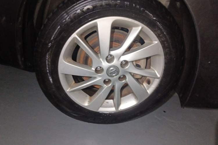 Used Nissan Sylphy 2012 1.6 XL CVT Luxury Edition Right Front Wheel Hub