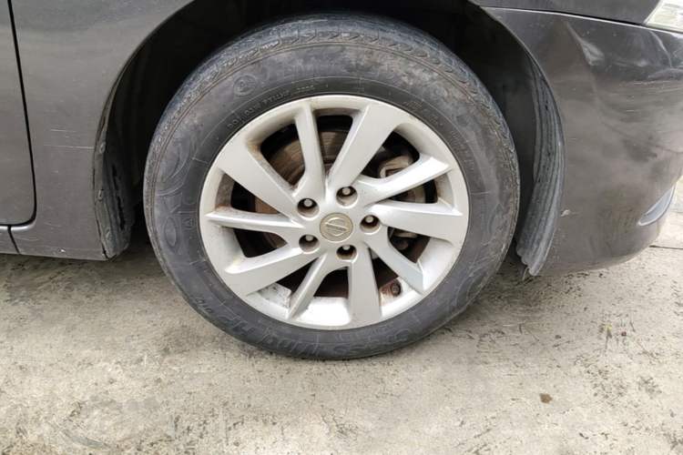 Used Nissan Sylphy 2012 1.6 XL CVT Luxury Edition Right Front Wheel Hub