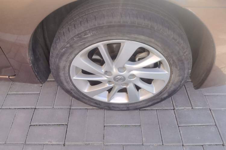 Used Nissan Sylphy 2012 1.6 XL CVT Luxury Edition Right Front Wheel Hub