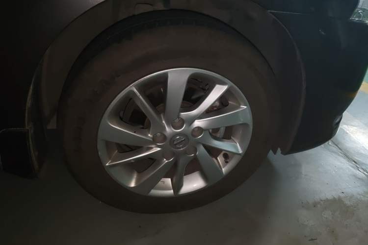 Used Nissan Sylphy 2012 1.6 XL CVT Luxury Edition Right Front Wheel Hub
