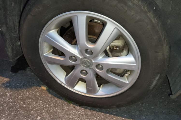 Used Nissan Sylphy 2012 Classic 1.6XE Manual Comfort Edition Right Front Wheel Hub