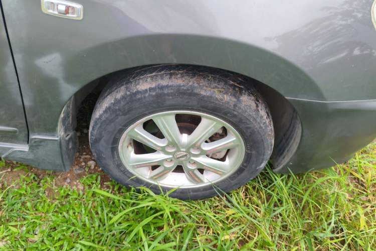 Used Nissan Sylphy 2012 Classic 1.6XE Manual Comfort Edition Right Front Wheel Hub
