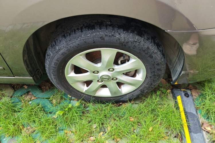 Used Nissan Sylphy 2012 Classic 1.6XE Automatic Comfort Edition Right Front Wheel Hub