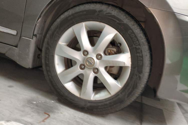 Used Nissan Sylphy 2012 Classic 1.6 XL Automatic Luxury Edition Right Front Wheel Hub