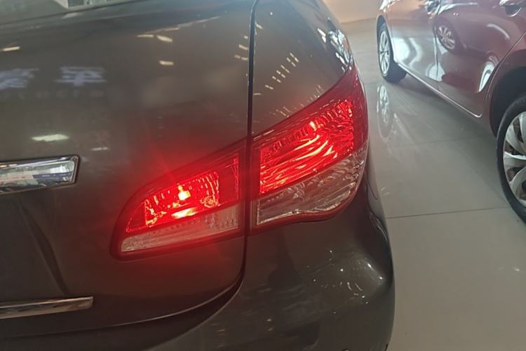 Used Nissan Sylphy 2012 Classic 1.6XE Automatic Comfort Edition Right Rear Taillight