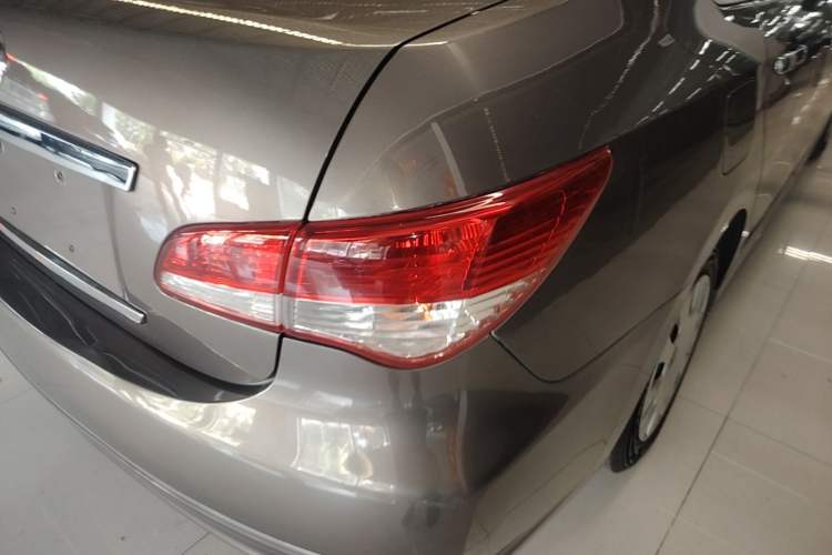 Used Nissan Sylphy 2012 Classic 1.6XE Automatic Comfort Edition Right Rear Taillight
