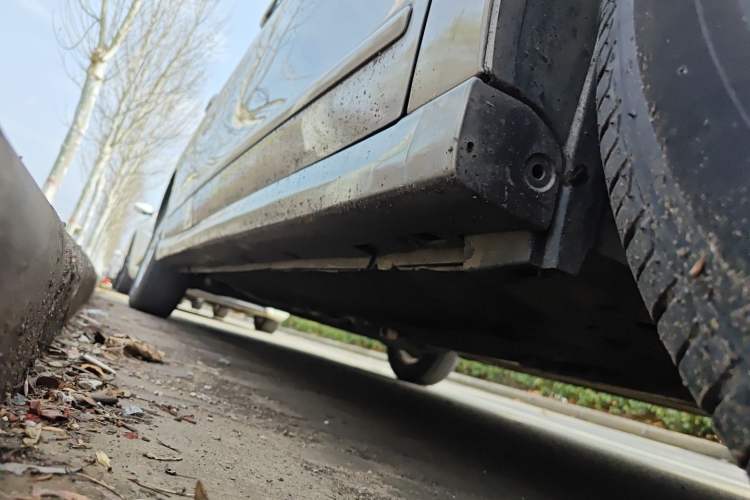Used Nissan Sylphy 2012 Classic 1.6XE Automatic Comfort Edition Right Side Sill