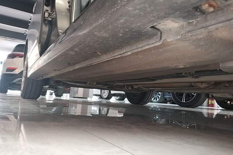 Used Nissan Sylphy 2012 Classic 1.6XE Automatic Comfort Edition Right Side Sill