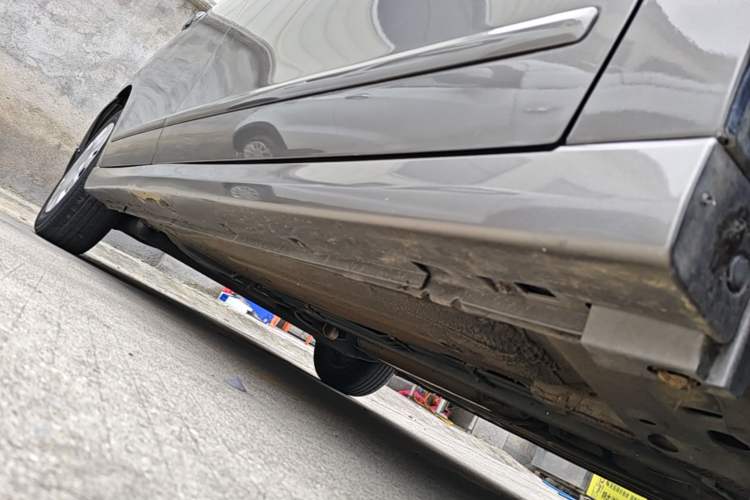 Used Nissan Sylphy 2012 Classic 1.6XE Automatic Comfort Edition Right Side Sill