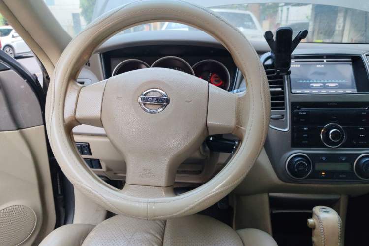 Used Nissan Sylphy 2012 Classic 1.6 XL Automatic Luxury Edition Steering Wheel