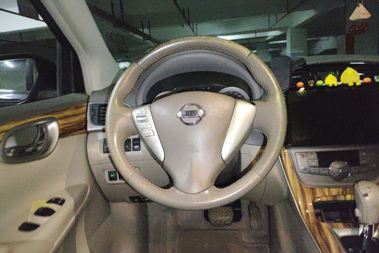 Used Nissan Sylphy 2012 1.8XL CVT Luxury Edition Steering Wheel