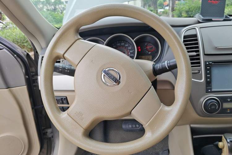 Used Nissan Sylphy 2012 Classic 1.6XE Automatic Comfort Edition Steering Wheel