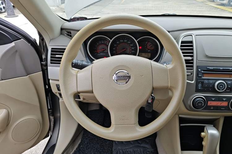 Used Nissan Sylphy 2012 Classic 1.6XE Automatic Comfort Edition Steering Wheel
